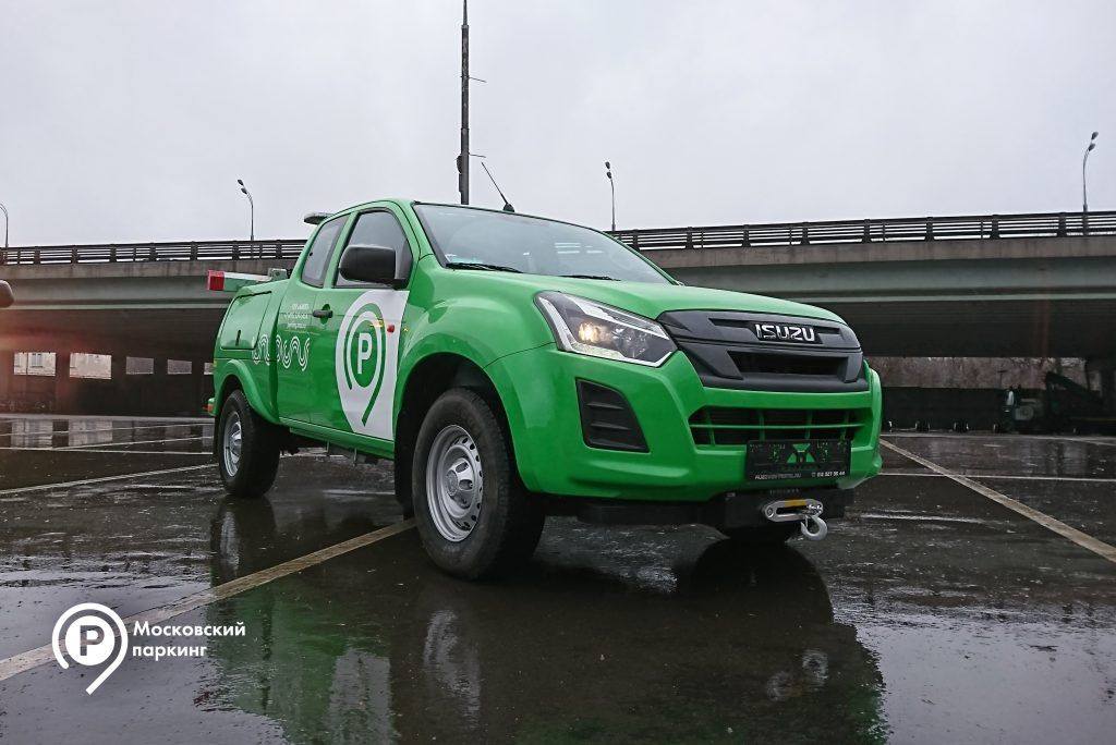 В Москве появились новые легковые эвакуаторы для перемещения автомобилей с подземных паркингов и труднодоступных мест